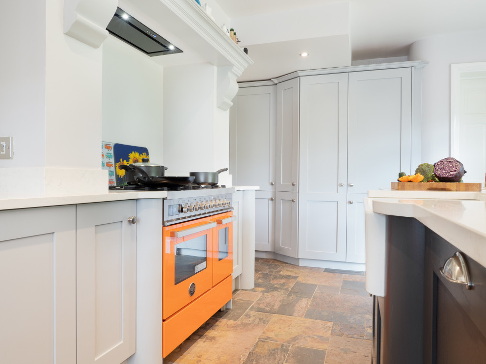 Light Grey Shaker Kitchen with a Dark Grey Kitchen Island
