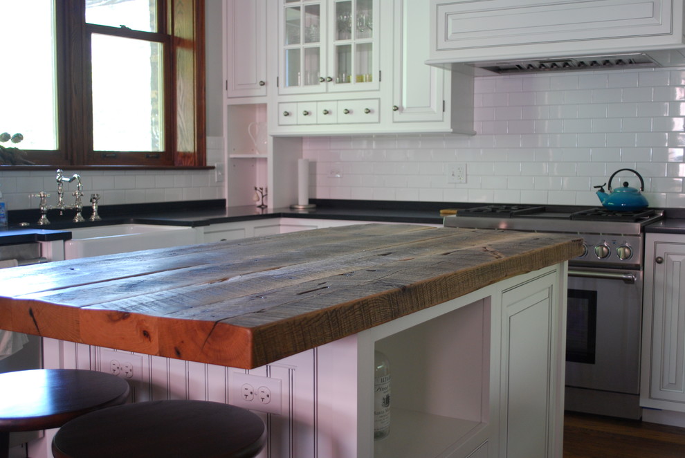 Minimalist kitchen photo in Chicago