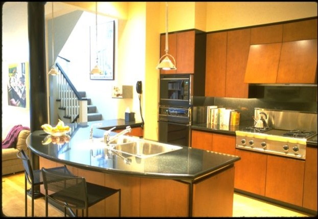 Example of an eclectic kitchen design in Chicago