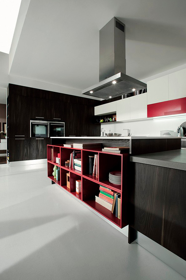 Foto de cocina contemporánea grande con armarios con paneles lisos, puertas de armario negras y una isla