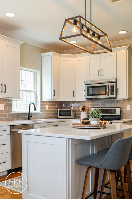 Linen Highland Kitchen American Traditional Kitchen New York By Ekb Kitchens Houzz