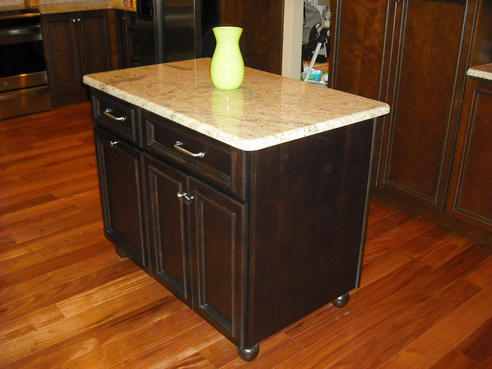 Lingo Circle Kitchen Traditional Kitchen Orlando by Kitchen and