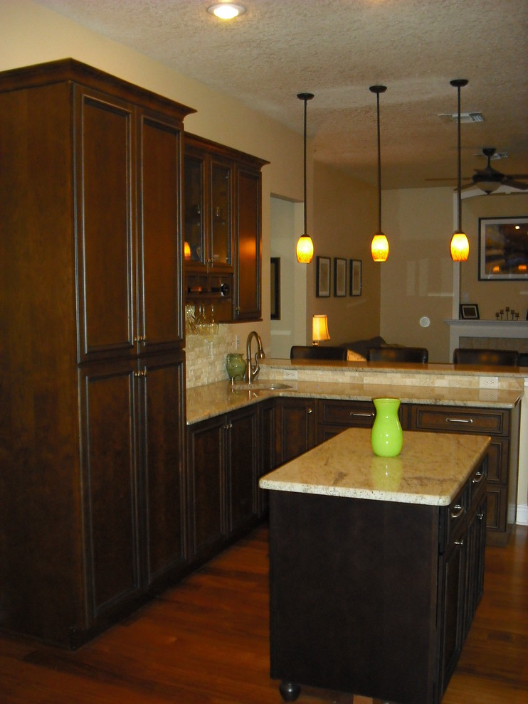 Lingo Circle Kitchen Traditional Kitchen Orlando by Kitchen and