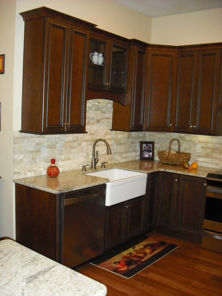 Lingo Circle Kitchen Traditional Kitchen Orlando by Kitchen and