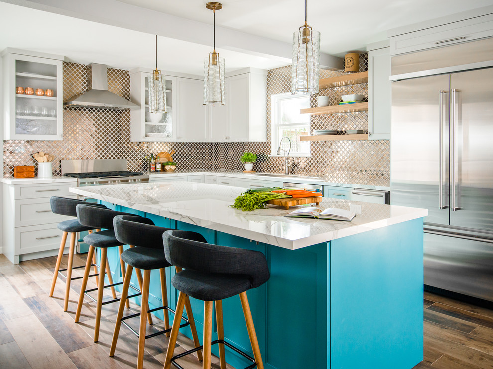 Mid-sized transitional l-shaped porcelain tile and brown floor eat-in kitchen photo in Houston with an undermount sink, shaker cabinets, gray cabinets, metallic backsplash, metal backsplash, stainless steel appliances, an island and white countertops