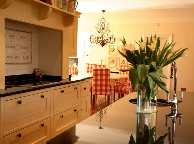 Inspiration for a large contemporary kitchen in London.