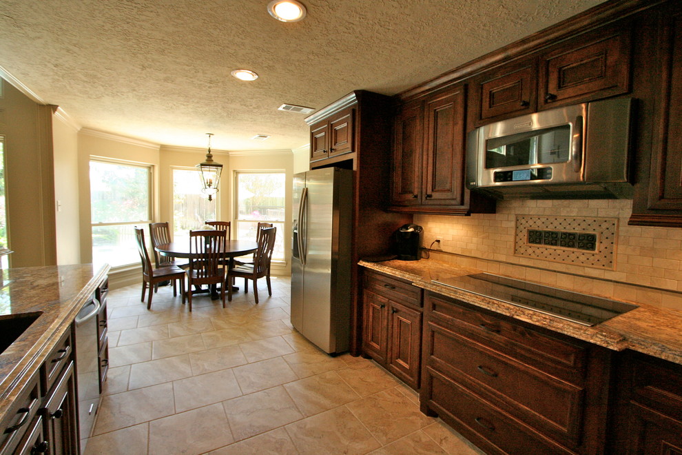Living Room/Kitchen/Master Bathroom Remodel Traditional Kitchen