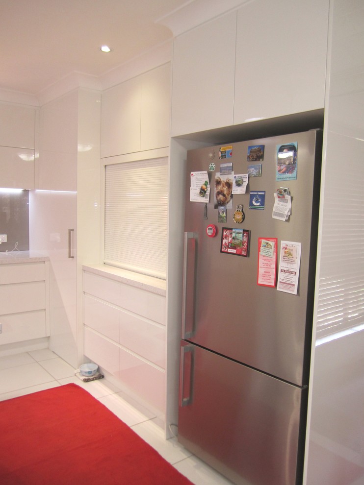 Example of a trendy kitchen design in Brisbane