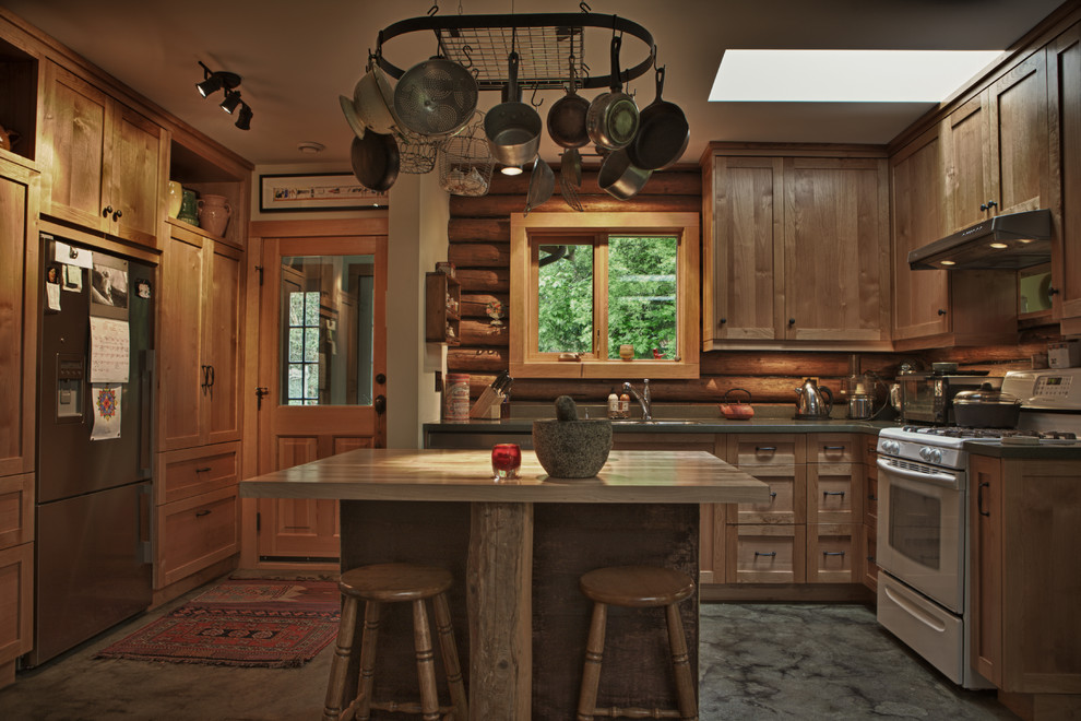 Inspiration for a traditional kitchen in Vancouver.