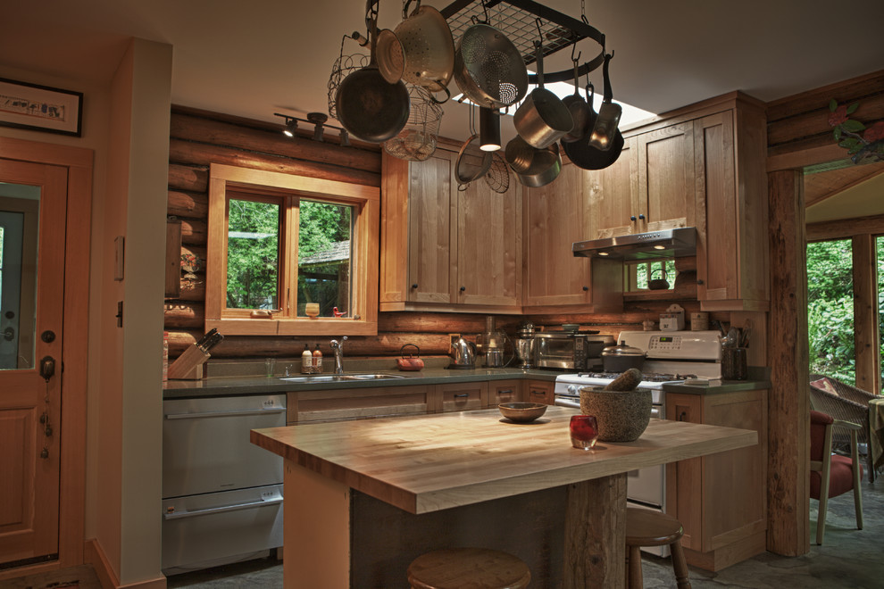 Inspiration for a classic kitchen in Vancouver.