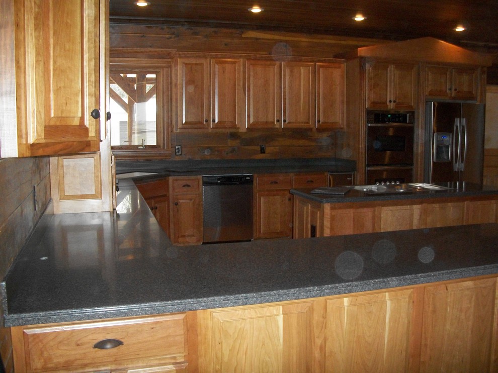 LOG HOME WITH HIMACS Traditional Kitchen Chicago by Pembers