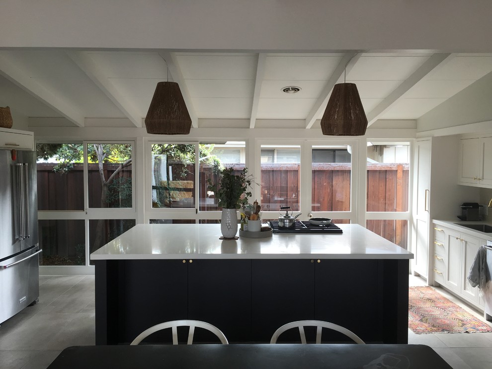 Example of a mid-century modern kitchen design in Los Angeles
