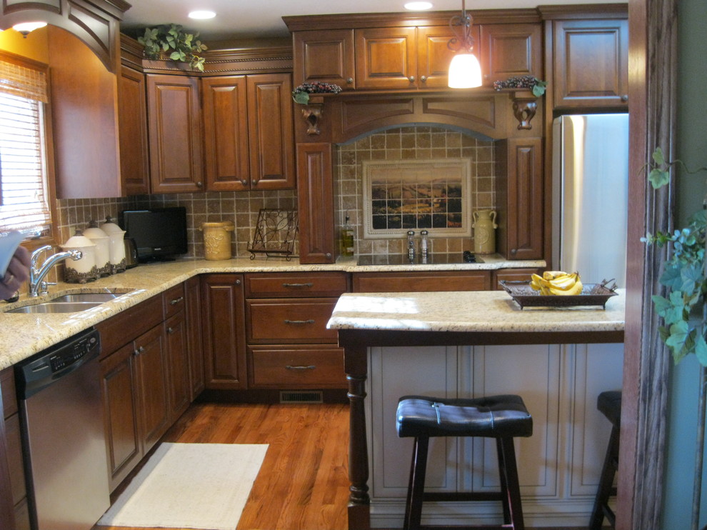 This is an example of a classic kitchen in Kansas City.