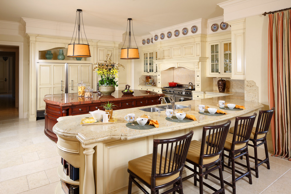 Traditional kitchen in Los Angeles with integrated appliances.