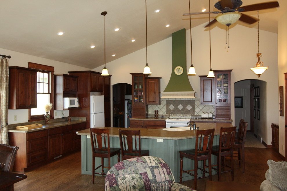 デンバーにある広いおしゃれなキッチン (中間色木目調キャビネット、ライムストーンカウンター、白いキッチンパネル、セメントタイルのキッチンパネル、白い調理設備、無垢フローリング) の写真