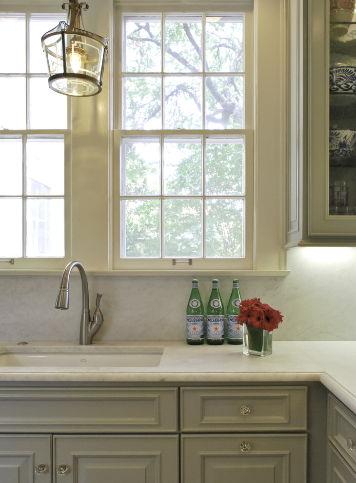 Inspiration for a classic kitchen in Austin.