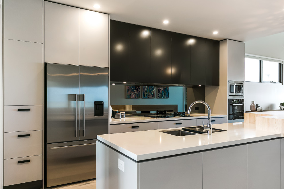 Inspiration for a contemporary kitchen remodel in Adelaide