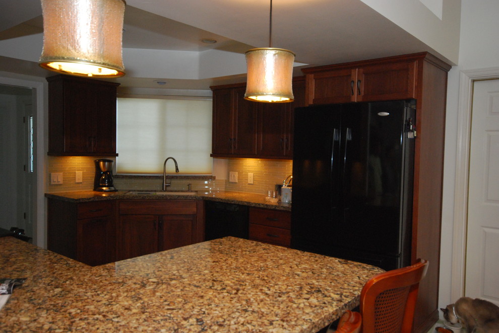 Lyptus Nutmeg/Canterbury Traditional Kitchen Other by Blue