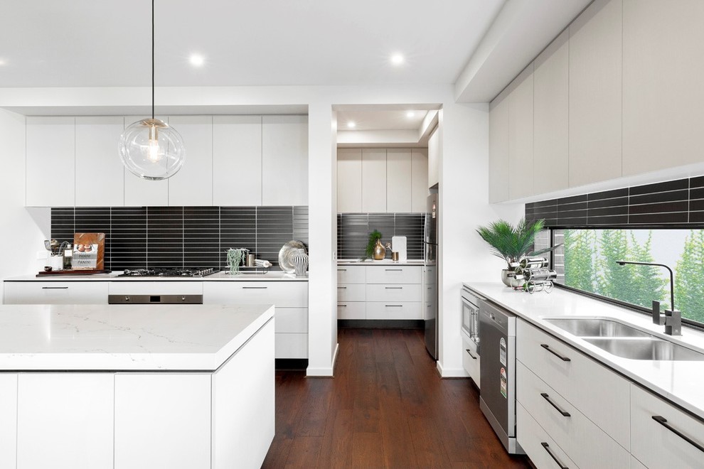 Midcentury kitchen in Melbourne.