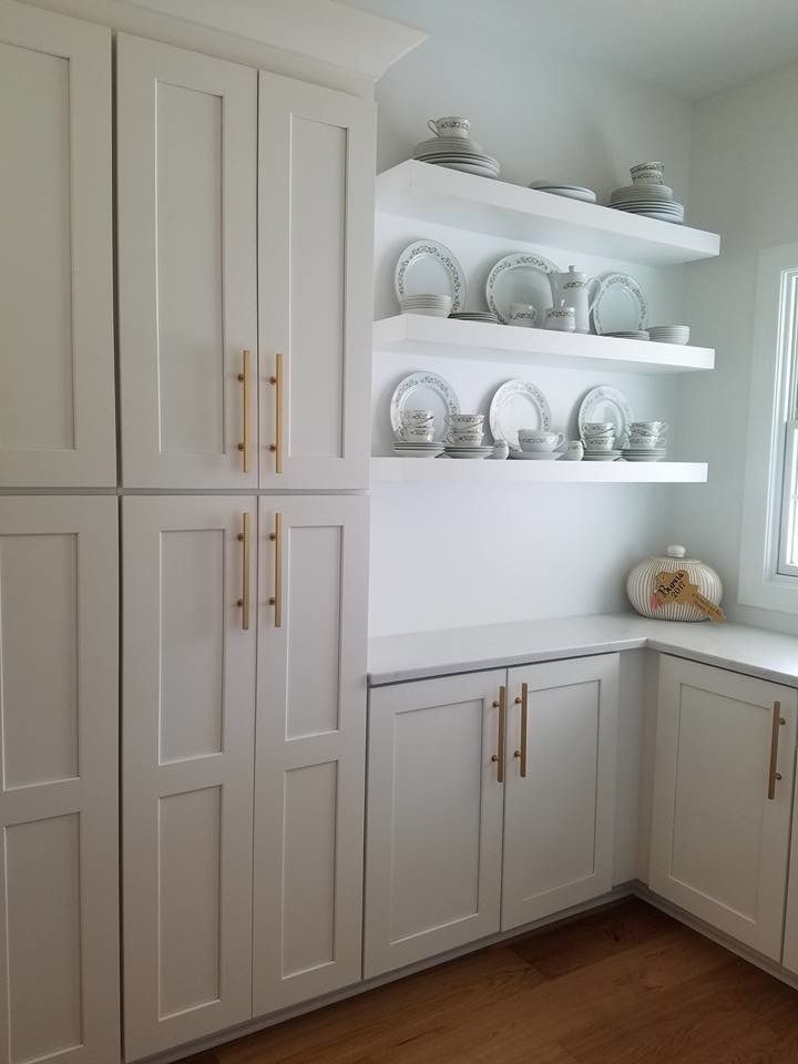Large rural l-shaped kitchen pantry in Other with shaker cabinets, white cabinets, a belfast sink, granite worktops, white splashback, metro tiled splashback, stainless steel appliances, dark hardwood flooring, an island and brown floors.