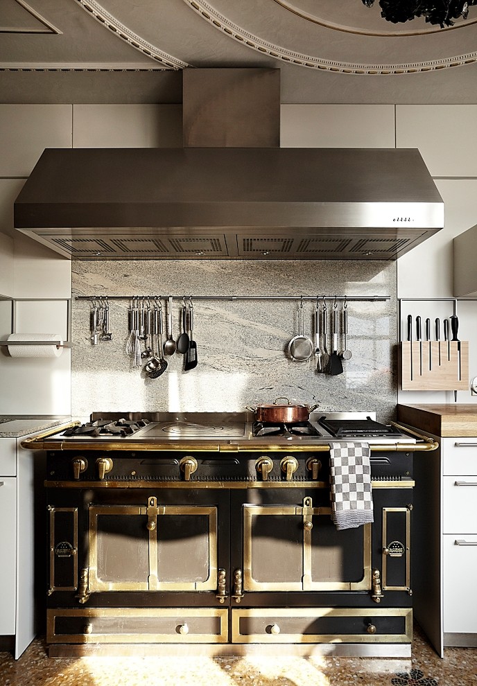 Inspiration for a traditional kitchen in Milan.