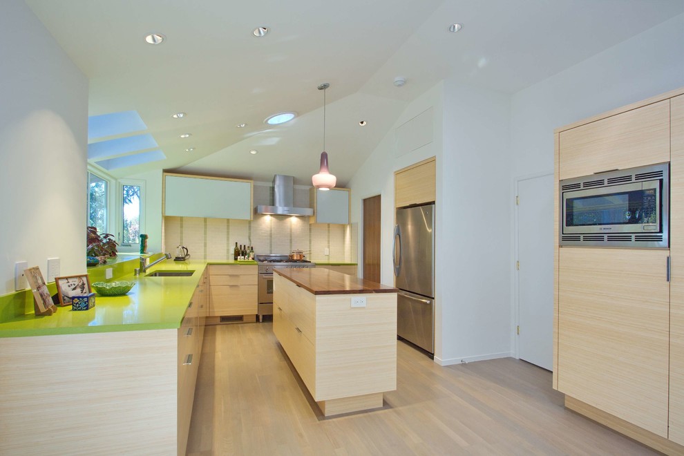 Inspiration for a large contemporary u-shaped light wood floor eat-in kitchen remodel in San Francisco with a drop-in sink, flat-panel cabinets, light wood cabinets, quartz countertops, beige backsplash, ceramic backsplash, stainless steel appliances, an island and green countertops