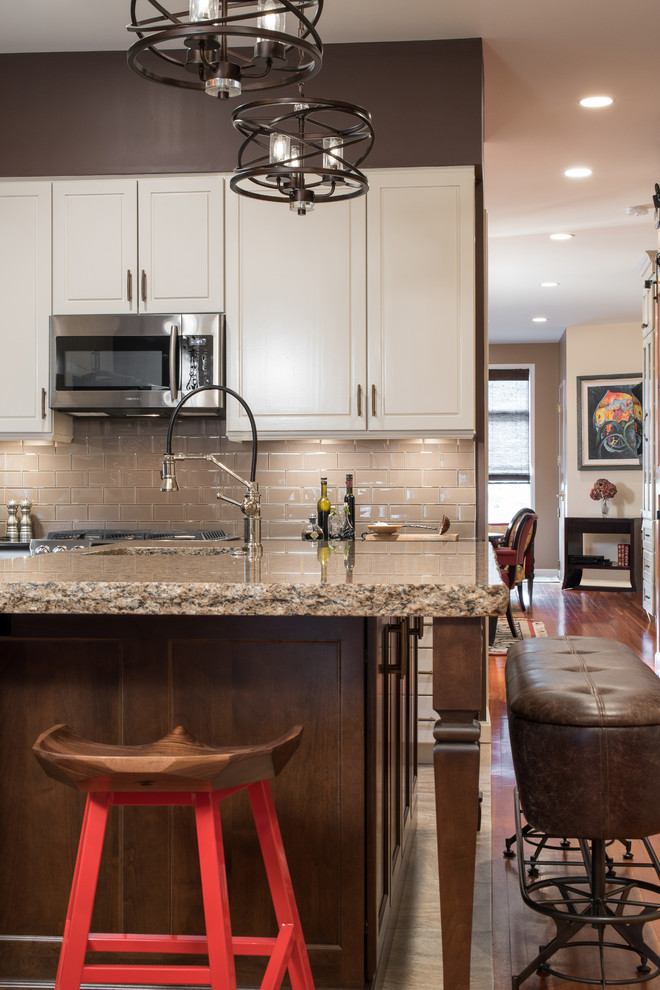 Transitional kitchen photo in St Louis