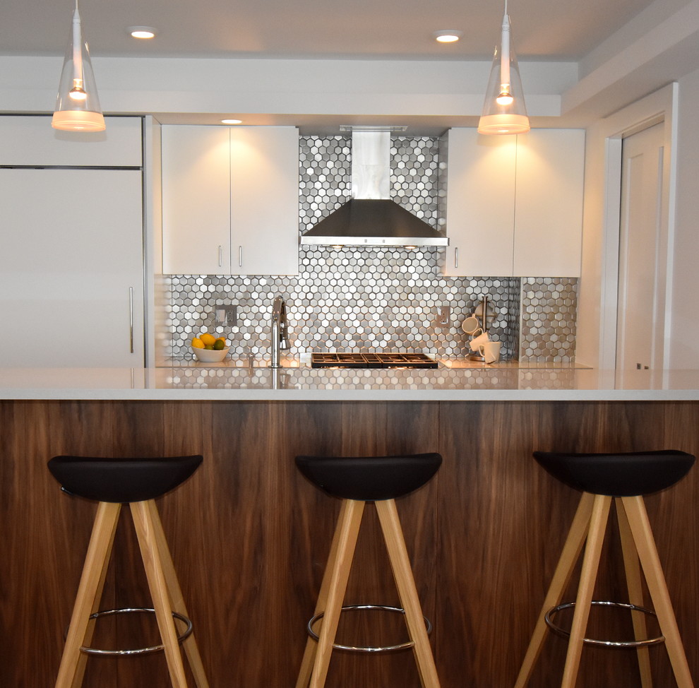 Inspiration for a mid-sized contemporary u-shaped dark wood floor and brown floor open concept kitchen remodel in New York with an undermount sink, flat-panel cabinets, white cabinets, quartz countertops, metallic backsplash, ceramic backsplash, stainless steel appliances, a peninsula and gray countertops
