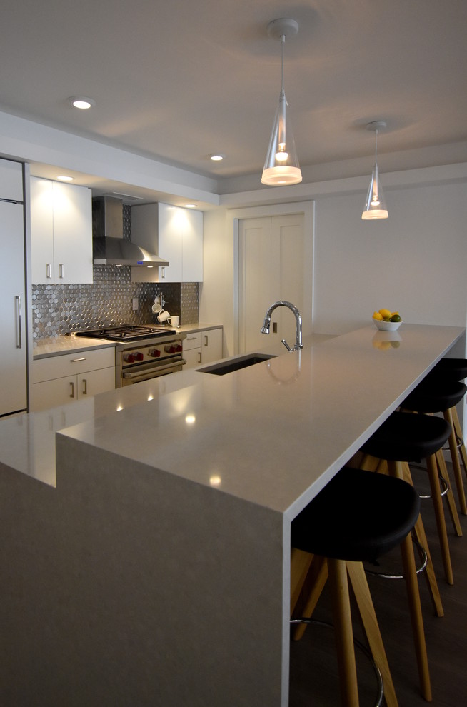 Example of a mid-sized trendy u-shaped brown floor and dark wood floor open concept kitchen design in New York with flat-panel cabinets, white cabinets, quartz countertops, metallic backsplash, ceramic backsplash, stainless steel appliances, a peninsula, an undermount sink and gray countertops