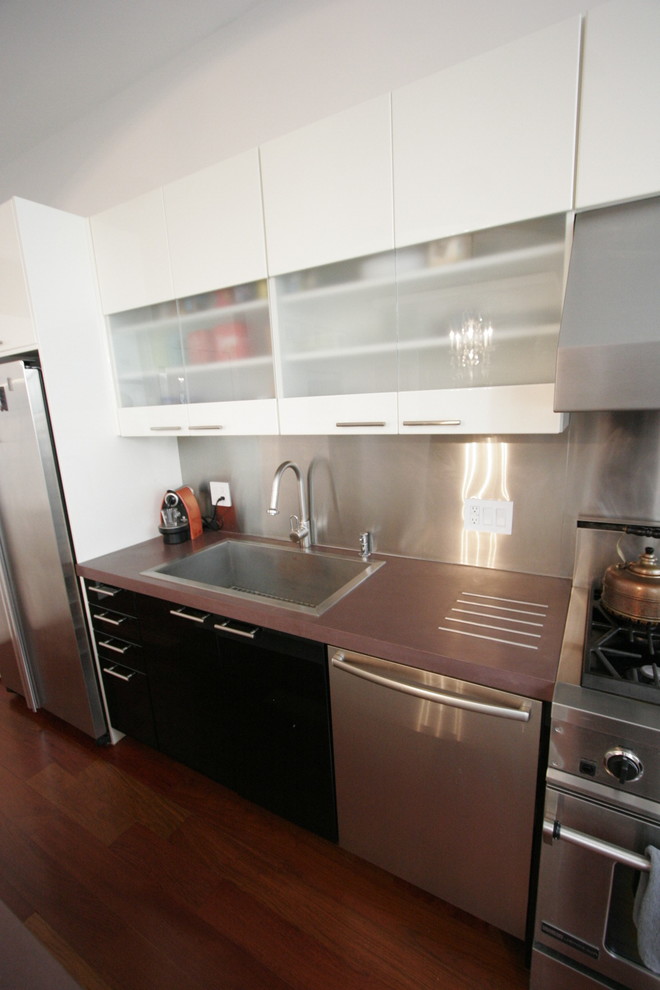 Manhattan Wine Colored Kitchen Modern Kitchen New York by Oso