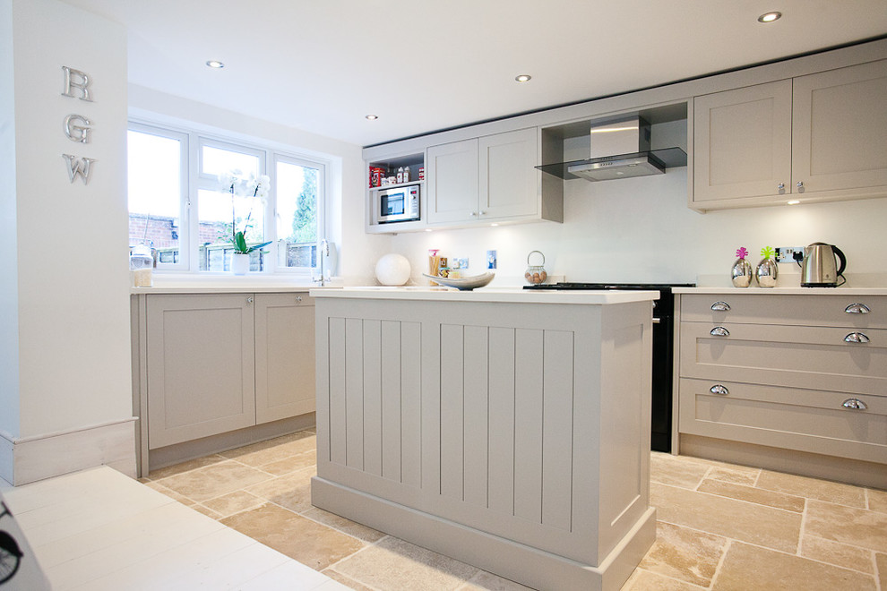 This is an example of a traditional kitchen in Berkshire.