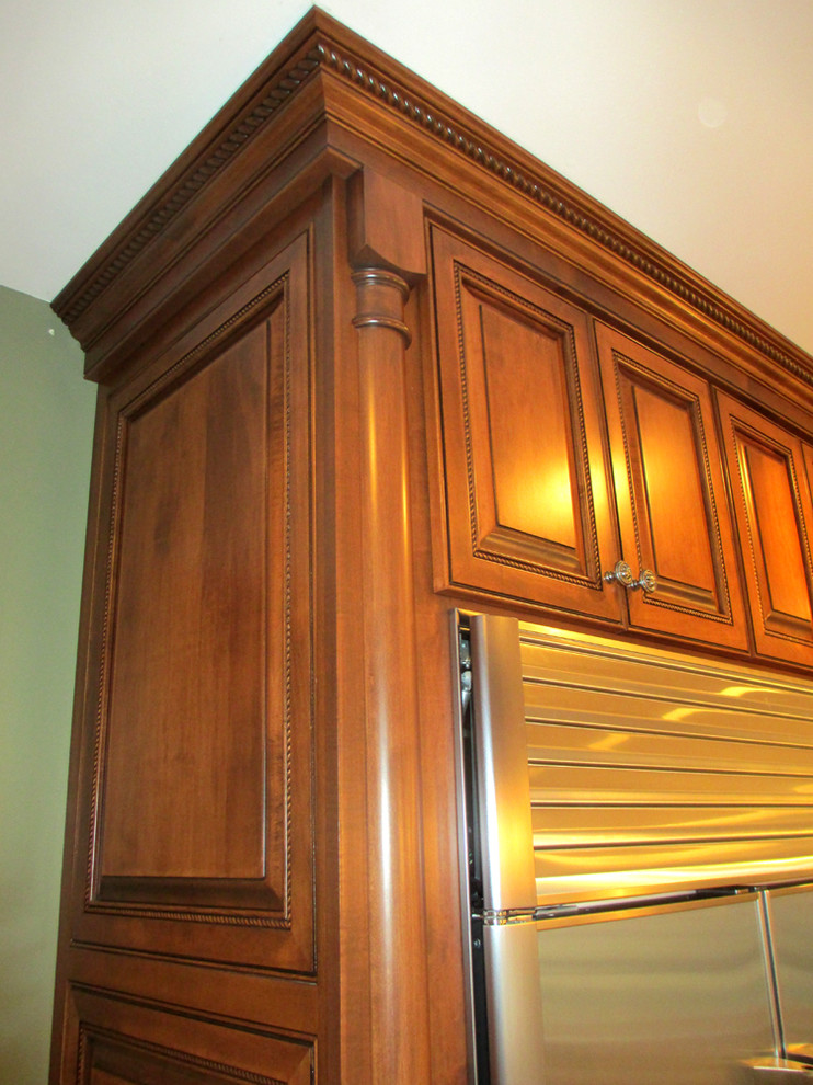 Maple with Cherry Stain and Mocha Glaze Traditional