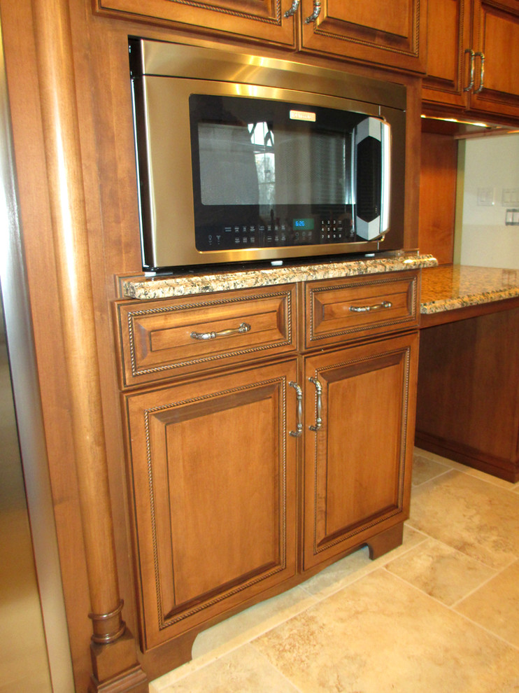 Maple with Cherry Stain and Mocha Glaze Traditional