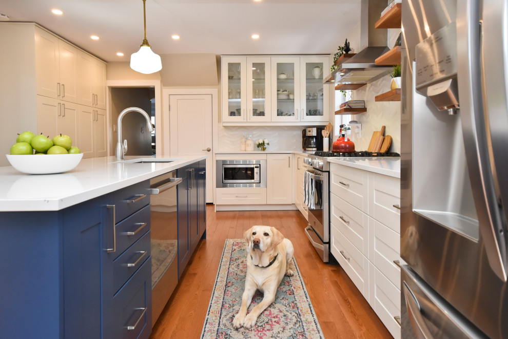 Eat-in kitchen - mid-sized contemporary light wood floor eat-in kitchen idea in Ottawa with an undermount sink, shaker cabinets, blue cabinets, quartz countertops, porcelain backsplash, stainless steel appliances, an island and white countertops