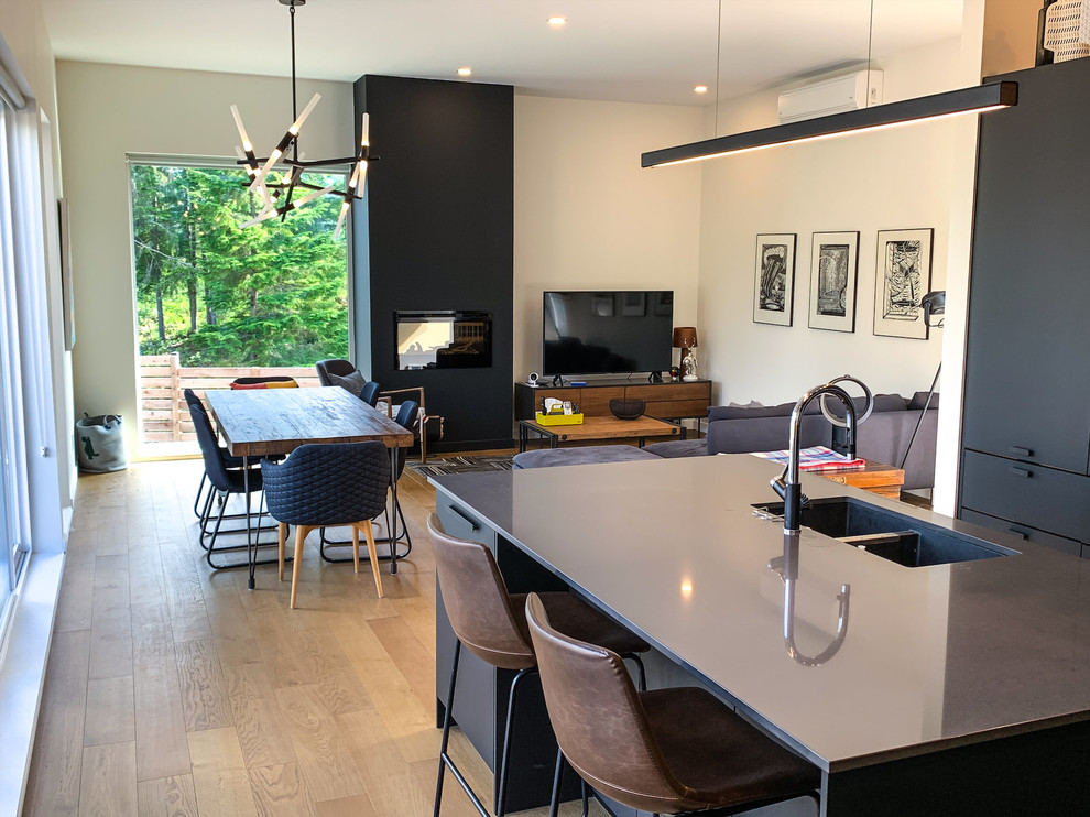Marble Bay Road, Cowichan Lake Modern Kitchen Vancouver by