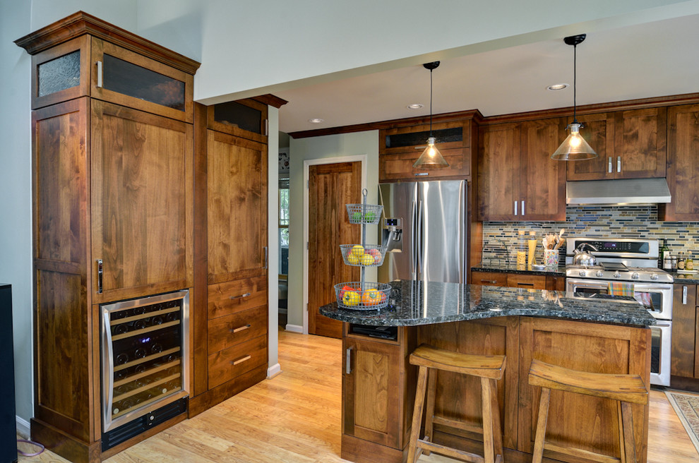 This is an example of a traditional kitchen in Atlanta with stainless steel appliances.