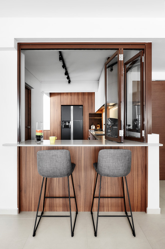 Inspiration pour une cuisine design en L et bois brun avec un placard à porte plane, un sol beige et un plan de travail blanc.