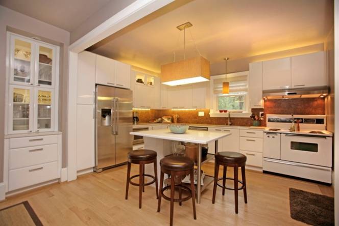 Minimalist kitchen photo in Richmond