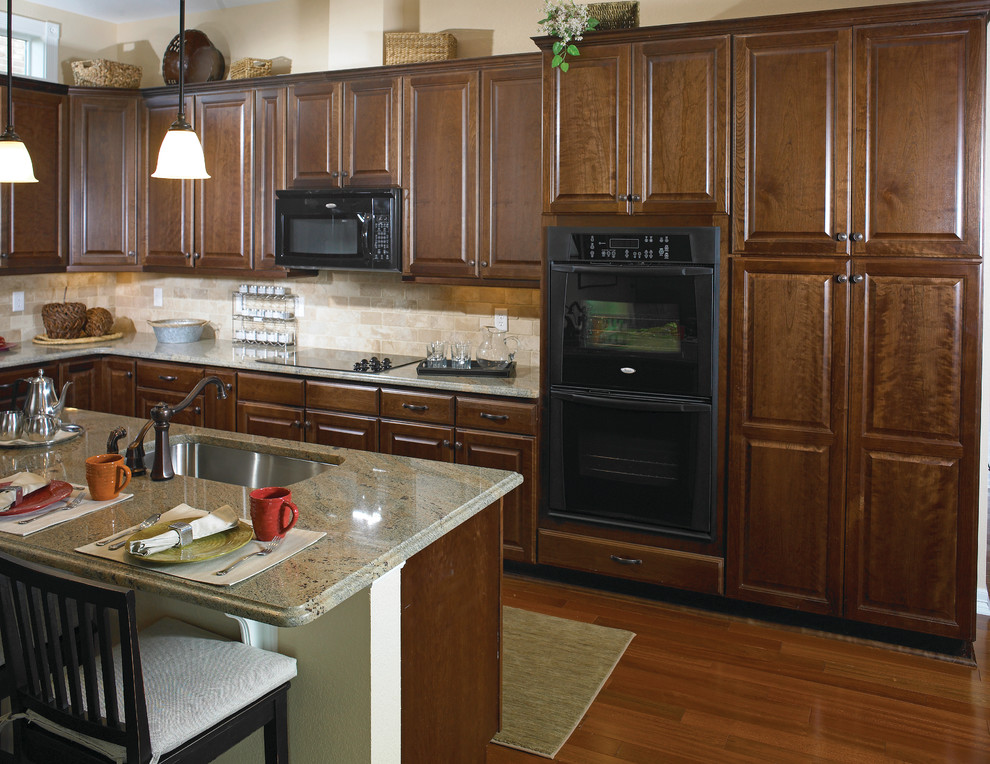 Mastercraft Traditional Kitchen Denver by Coggin