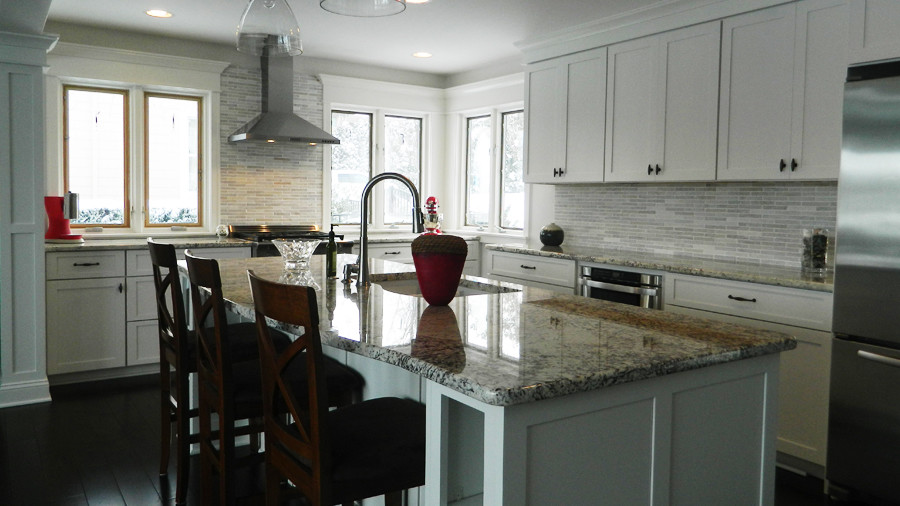 Elegant kitchen photo in Detroit