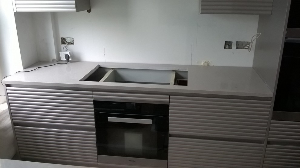 Maylebone apartment in Caesarstone 4130 Clamshell quartz Modern