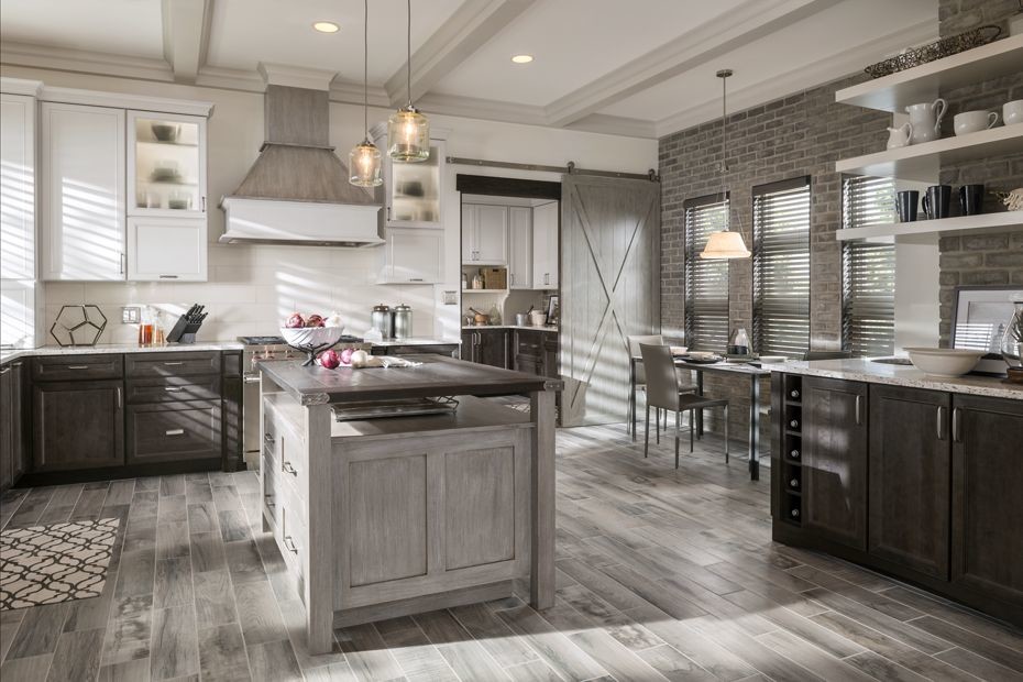 Photo of a medium sized traditional l-shaped kitchen in New Orleans with a submerged sink, shaker cabinets, grey cabinets, engineered stone countertops, white splashback, cement tile splashback, stainless steel appliances, porcelain flooring and an island.