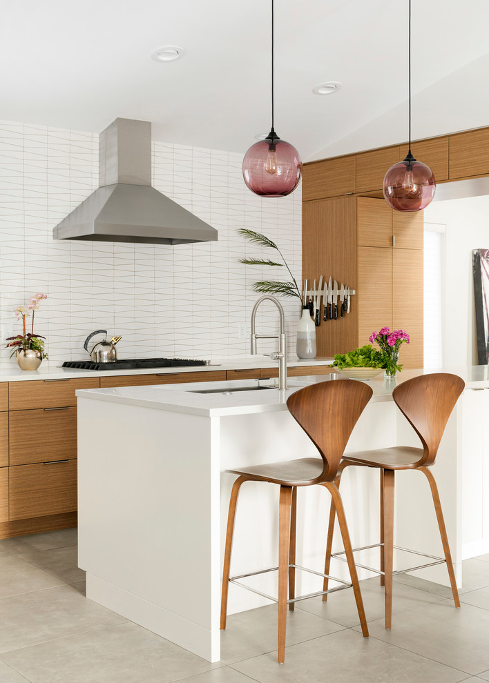 Foto di una cucina minimalista con ante lisce