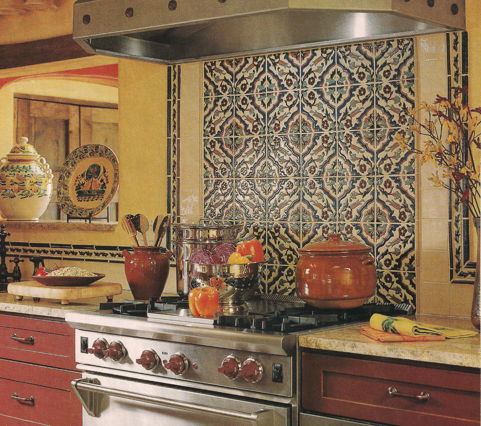 他の地域にある地中海スタイルのおしゃれなキッチンの写真