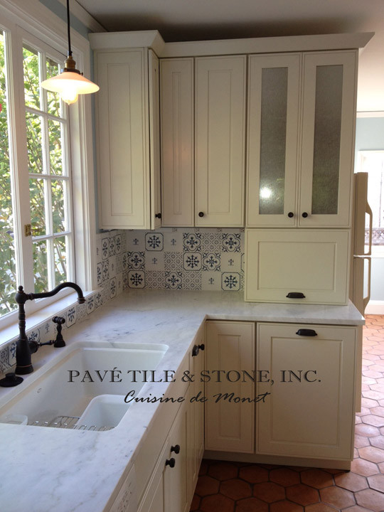 Example of a tuscan kitchen design in San Francisco