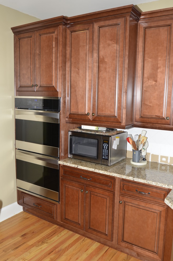 Medium Stained Glazed Maple - Traditional - Kitchen - Atlanta - by
