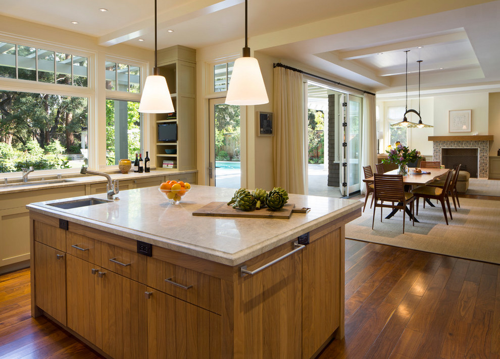 Idee per una cucina minimal di medie dimensioni con ante di vetro, ante beige e pavimento in legno massello medio
