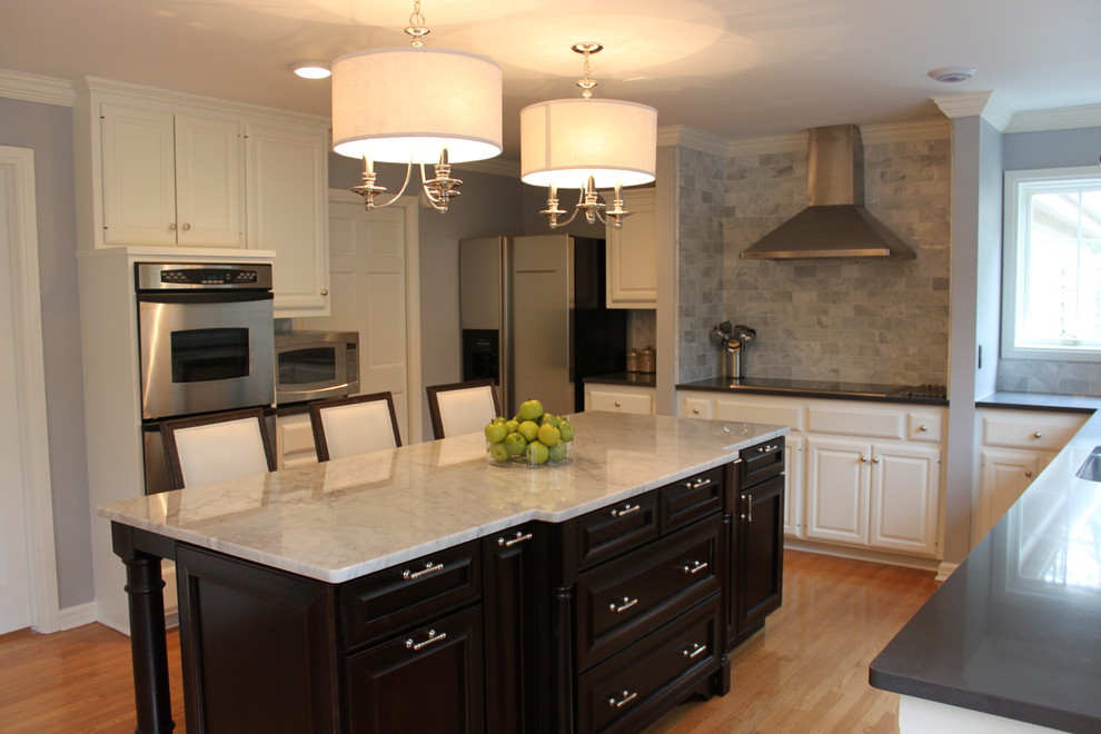 Design ideas for a traditional kitchen in Milwaukee.