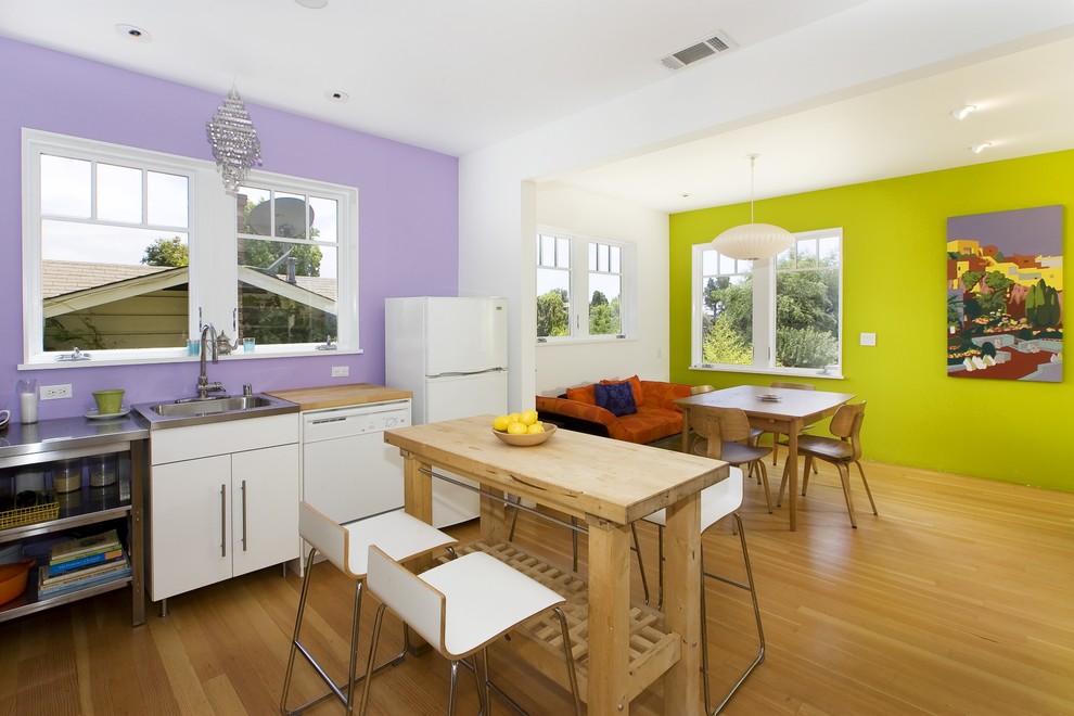 Trendy kitchen photo in San Francisco with white appliances
