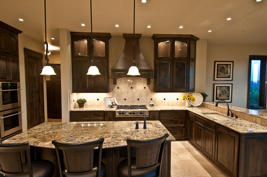 Example of a kitchen design in Portland